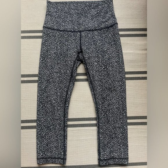 lululemon athletica Pants - Lululemon Wunder Under Luon Ripple Jacquard Crop White Black Align